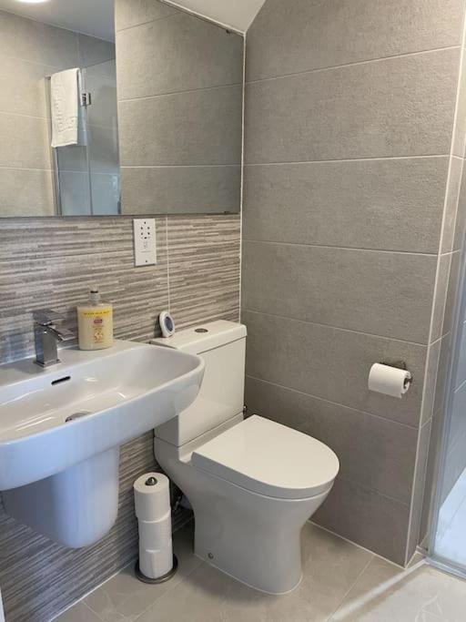 Paradigm House, Modern 2-Bedroom Duplex Apartment 2, Free Parking, Oxford Exterior foto