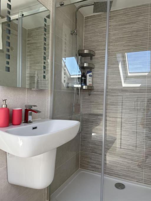 Paradigm House, Modern 2-Bedroom Duplex Apartment 2, Free Parking, Oxford Exterior foto