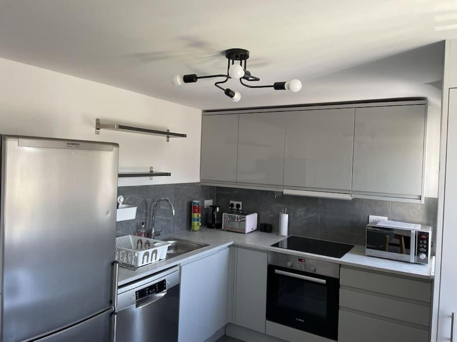 Paradigm House, Modern 2-Bedroom Duplex Apartment 2, Free Parking, Oxford Exterior foto